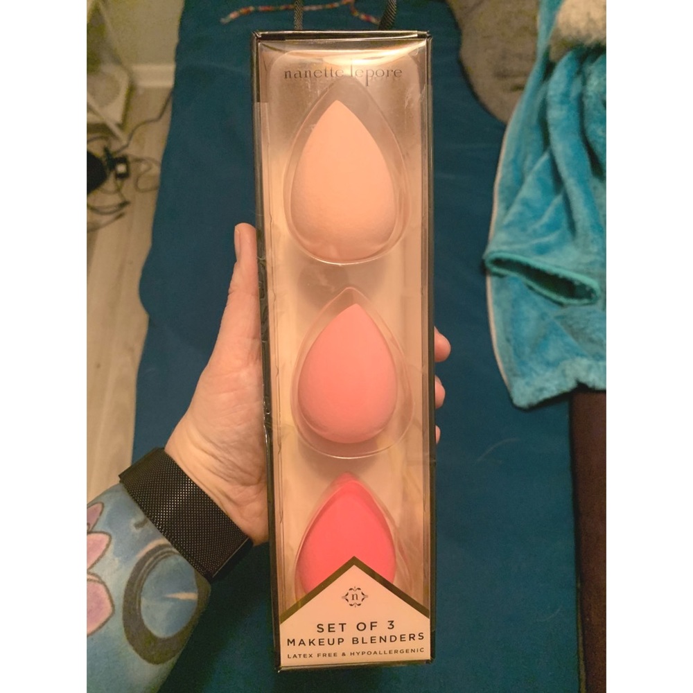 Blending sponges